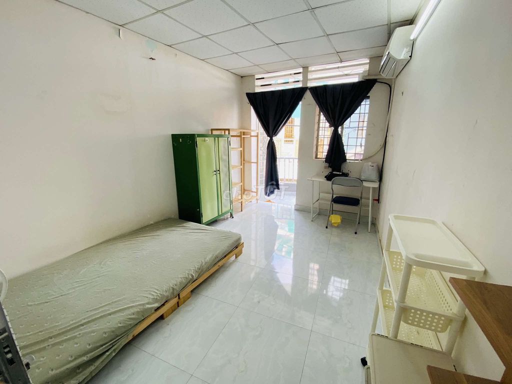Phòng cho thuê 20m² gần chợ PVH giá chỉ 4 triệu - Full nội thất, ban công thoáng mát!