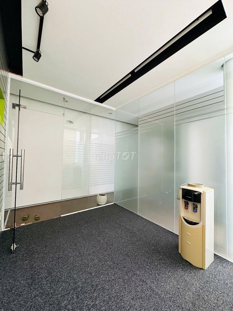 Văn phòng cho thuê 10m² tại Bình Thạnh - Full nội thất, chỉ việc vào làm việc!