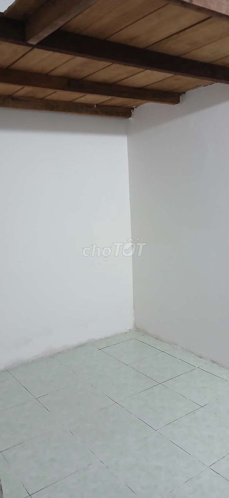 Phòng trọ Phú Tân 15m² giá 500 nghìn - Yên tĩnh và an ninh tuyệt đối!