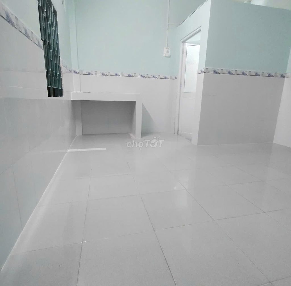 Phòng trọ đường Dương Quảng Hàm, Gò Vấp 18m² giá chỉ 1.9 triệu - An ninh và tiện nghi đầy đủ!