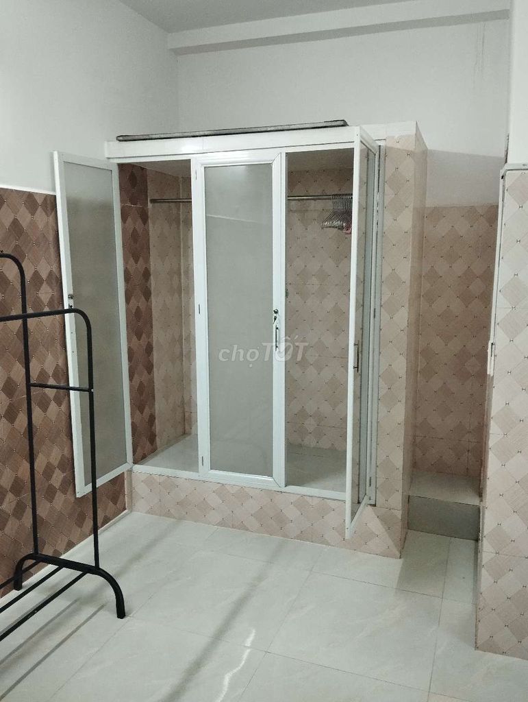 Phòng trọ 20m² Giải Phóng, Tân Bình, 3.5 triệu - Tiện nghi đầy đủ, gần sân bay!
