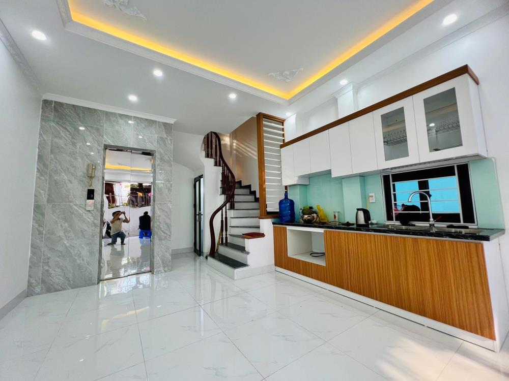 Nhà lô góc thang máy 34m², Bắc Từ Liêm giá 6.5 tỷ - Căn nhà hiếm có sẵn ở ngay!