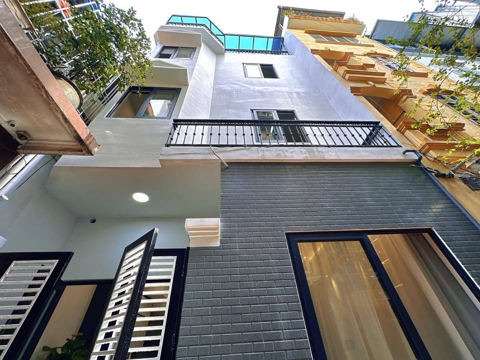 Nhà mặt phố Chính Kinh, Thanh Xuân 44m² giá 12.6 tỷ - Lô góc đẹp mắt!