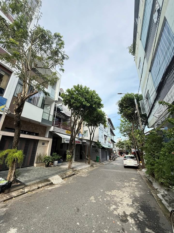 Căn hộ cho thuê mặt tiền đường Núi Thành Đà Nẵng - Dòng tiền 70 triệu/tháng