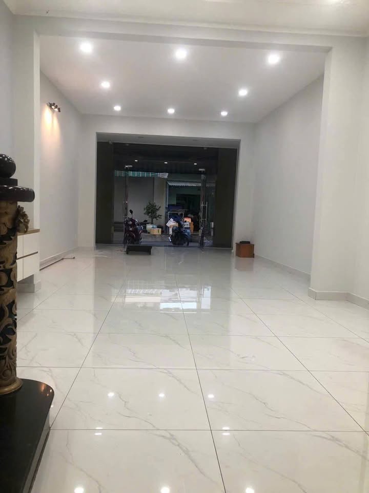 Nhà mặt tiền đường Trần Thanh Mại, Bình Tân 85m² giá 15 triệu - Thuận tiện kinh doanh!