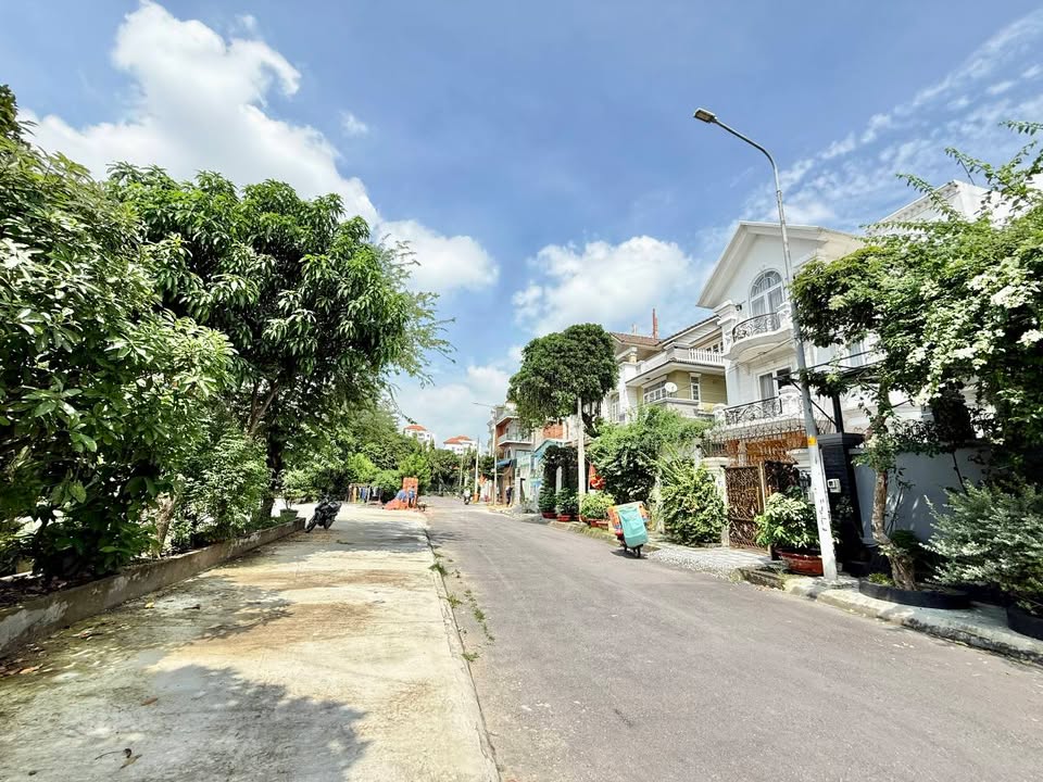 Biệt thự mini Phú Nhuận quận 12, 180m² giá chỉ 12.98 tỷ - Vị trí đắc địa, yên tĩnh!