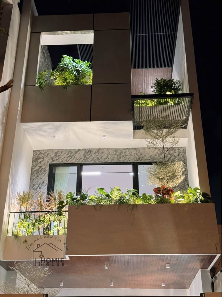 Nhà 3 tầng mặt tiền Thanh Lương, Đà Nẵng 100m² giá 8 tỷ - Full nội thất xịn sò, vào ở ngay!