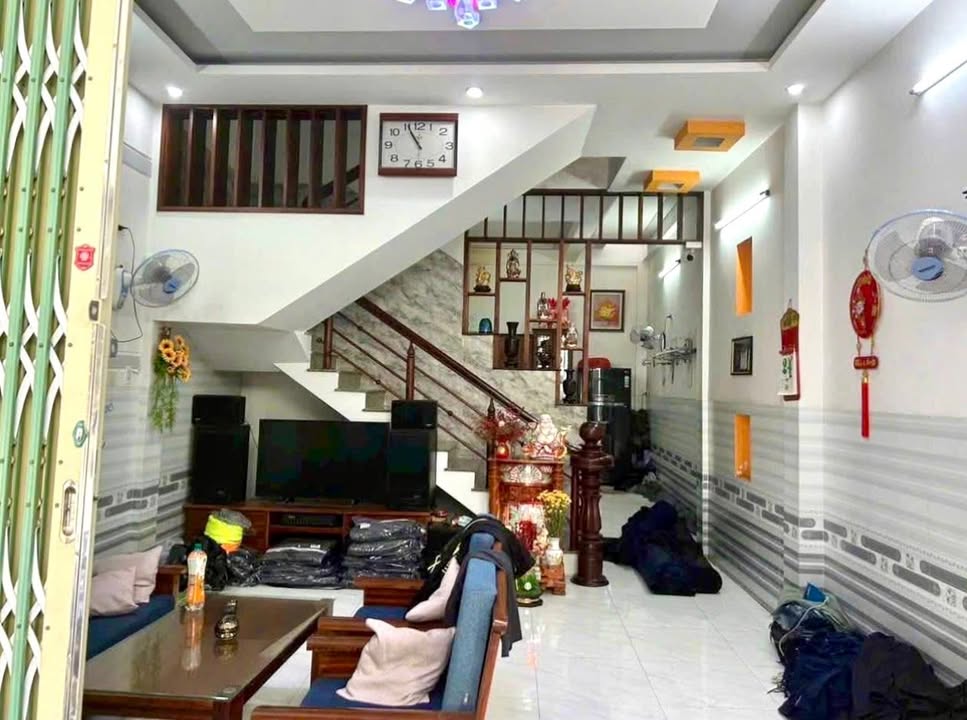 Nhà 3 tầng hẻm rộng tại phường Hải Cảng, Quy Nhơn - Giá 4.7 tỷ, sổ đỏ chính chủ!