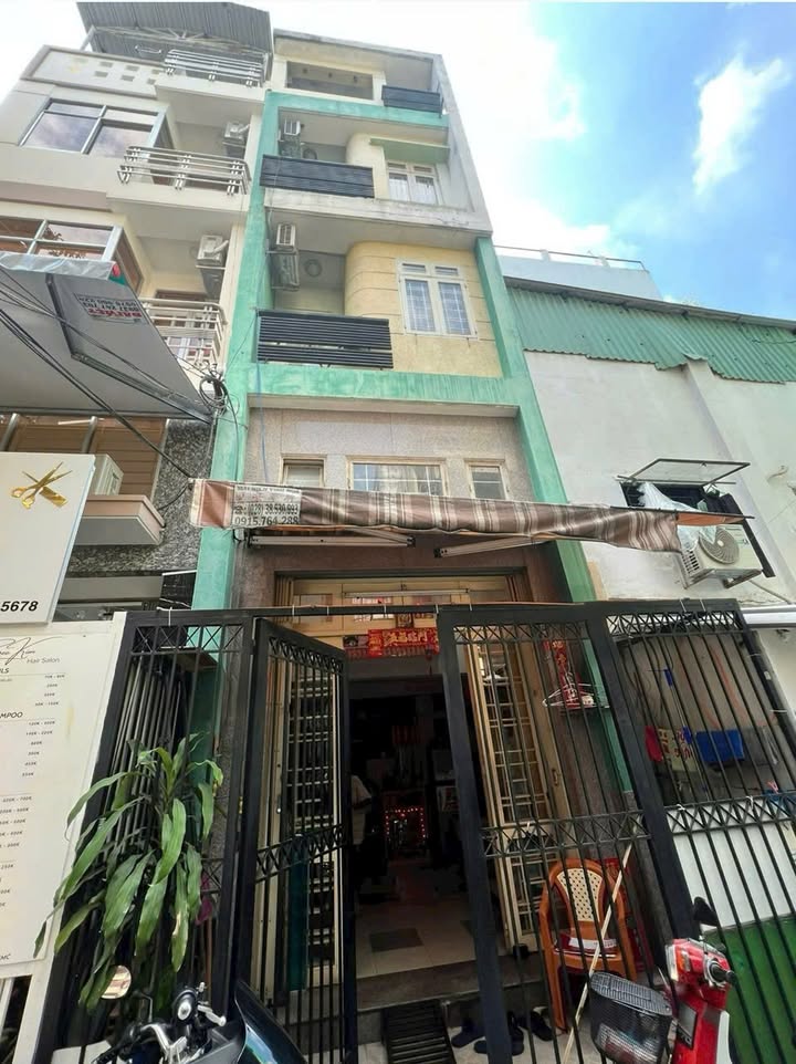 Nhà hẻm VIP 100 Trần Hưng Đạo Quận 1 giá 15.5 tỷ - Đầu tư sinh lời ngay!