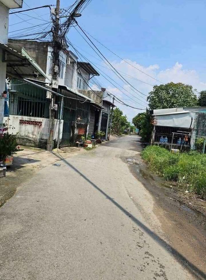 Nhà 2 tầng Hóc Môn 36m² giá 1.35 tỷ - Hẻm ô tô đỗ cửa ngay sát đường lớn!