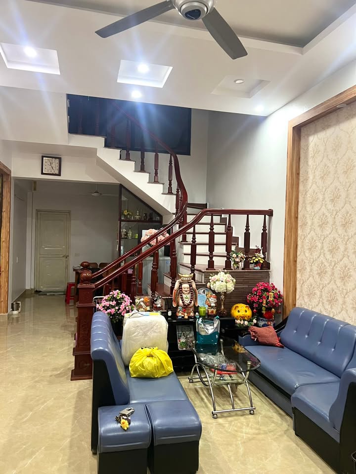 Nhà 3 tầng ngõ phố Nguyễn Trãi Hải Dương 45m² giá 2.25 tỷ - Thiết kế hiện đại, sẵn sàng vào ở!