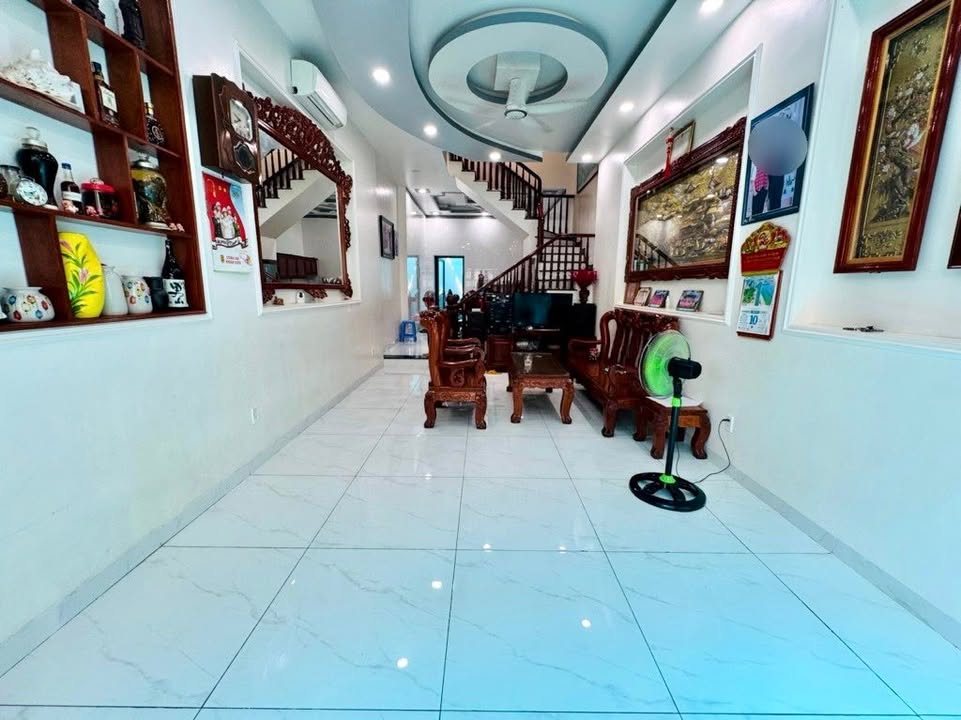 Nhà Tân Phú 68m² giá 6.3 tỷ - Sẵn sàng vào ở ngay!