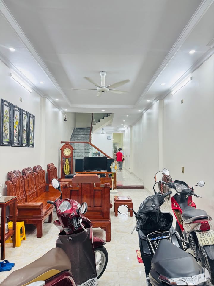 Nhà mặt phố Hải Tân 100m² giá chỉ 4 tỷ - Hướng Đông, chính chủ!