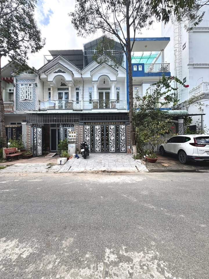 Nhà trệt lầu KDC Hồng Phát, An Bình 90m² giá 5.65 tỷ - Sẵn sàng vào ở ngay!