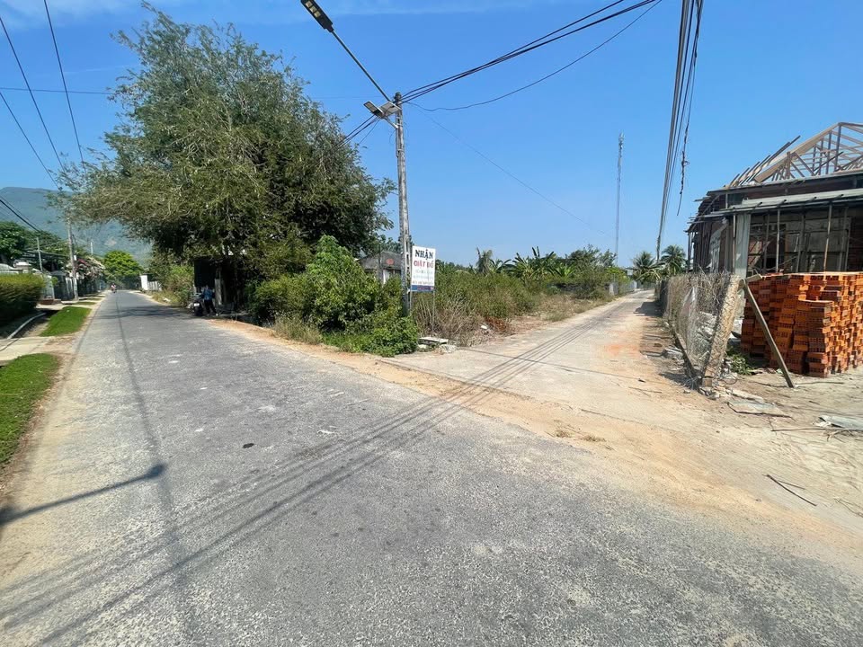 Đất Suối Tiên 366.2m² giá 2.5 tỷ - Tách được 2 lô, cơ hội đầu tư hấp dẫn!