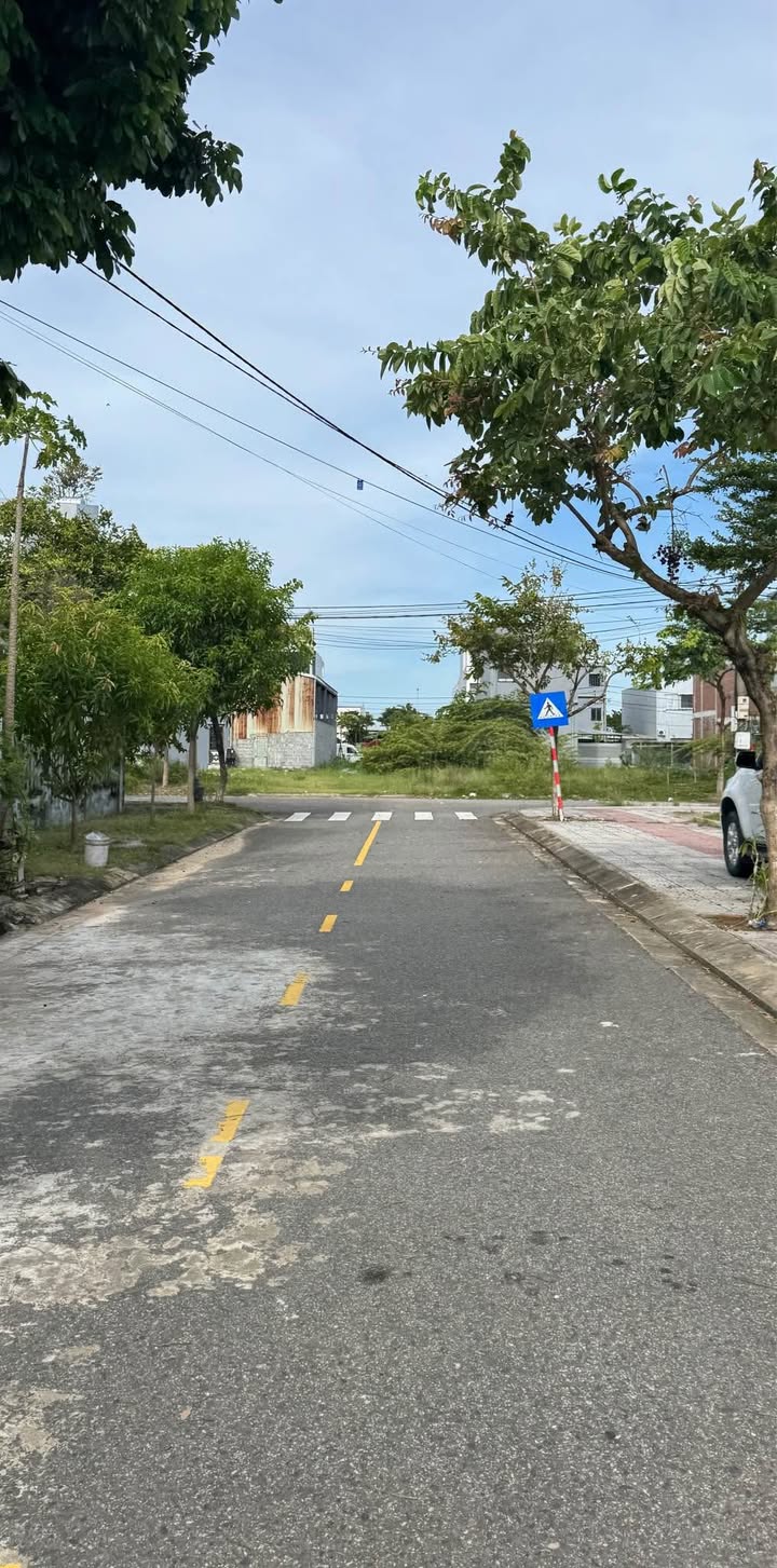 Đất lô góc Mỹ Khê 80.6m² giá 15.9 tỷ - Vị trí đắc địa sát biển!