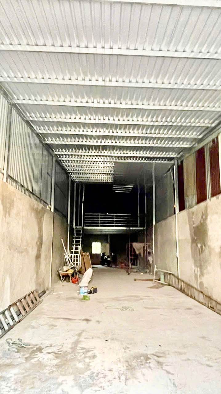 Kho xưởng cho thuê tại Thạnh Xuân, Q12, 135m² giá 7.5 triệu - Diện tích rộng rãi, tiện nghi đầy đủ!