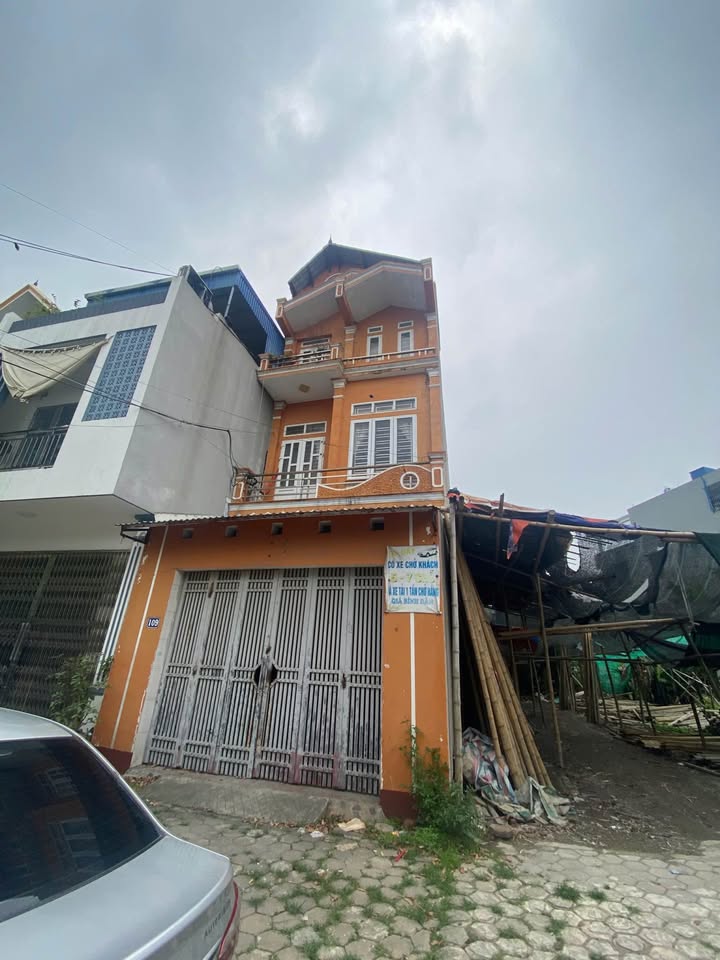 Cho thuê nhà 3 tầng mặt đường Phạm Ngọc Thạch 120m² - Nội thất đầy đủ, giá 6 triệu/tháng!