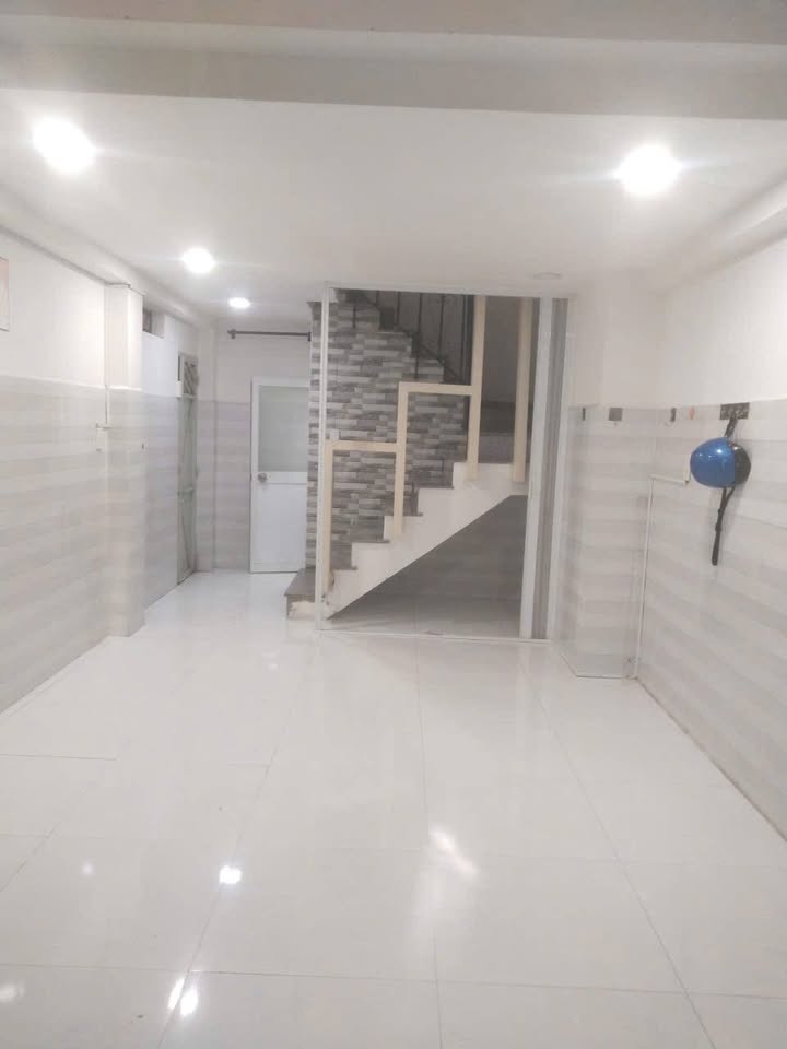 Nhà cho thuê Trần Hưng Đạo Q5 30m² giá 13 triệu - Nội thất đầy đủ, sẵn sàng ở ngay!