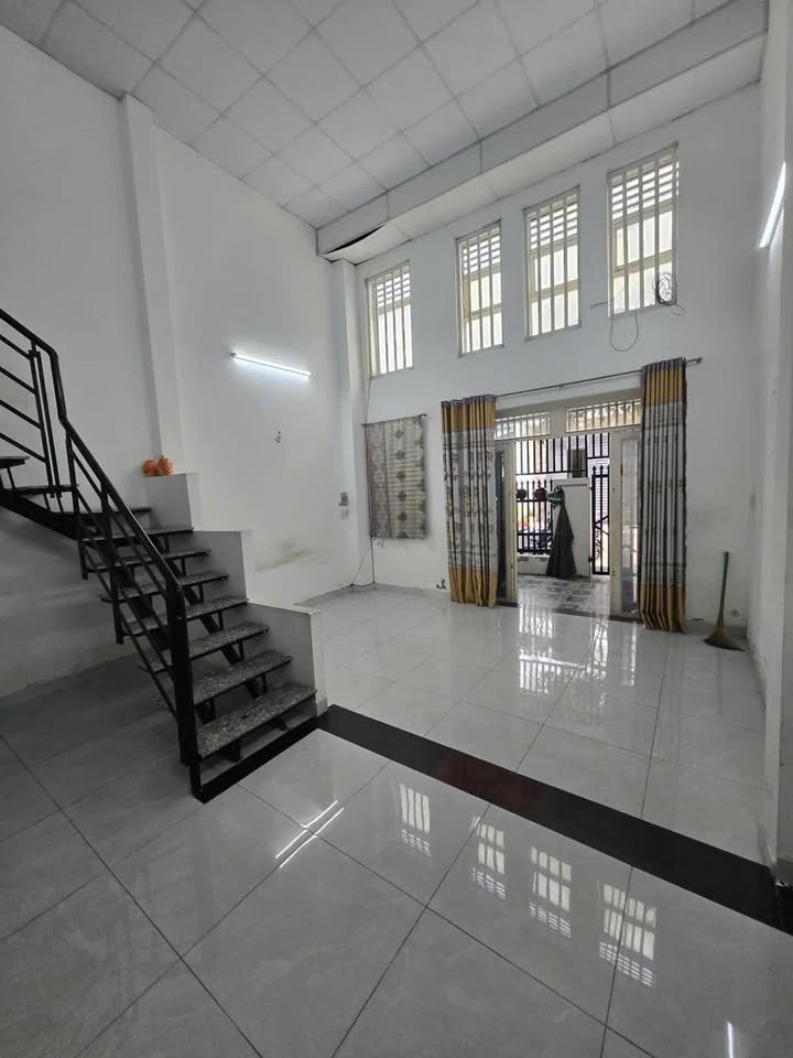 Nhà cho thuê hẻm xe tải Trần Thị Hè, Quận 12, Diện tích 65m² chỉ 6,5 triệu/tháng - Sẵn sàng vào ở!