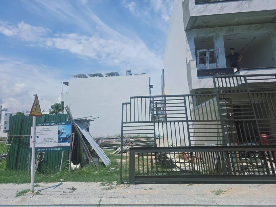 Đất nền Mỹ Gia Gói 7, Nha Trang 100m² giá 5.9 tỷ - Đối diện bồn hoa, vị trí đẹp!