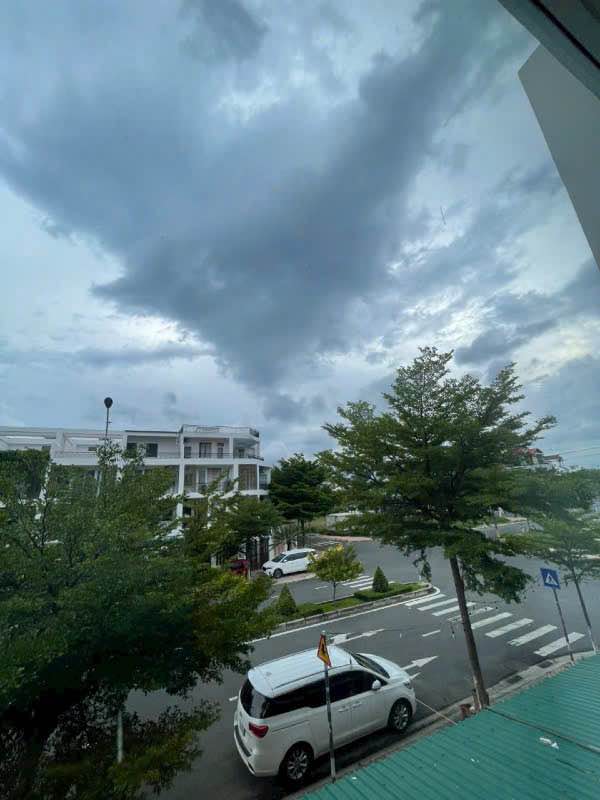 Nhà cho thuê 4 tầng mặt tiền khu đô thị Mipeco - Tô Hiệu, 100m² giá 25 triệu/tháng - Không thể bỏ lỡ!