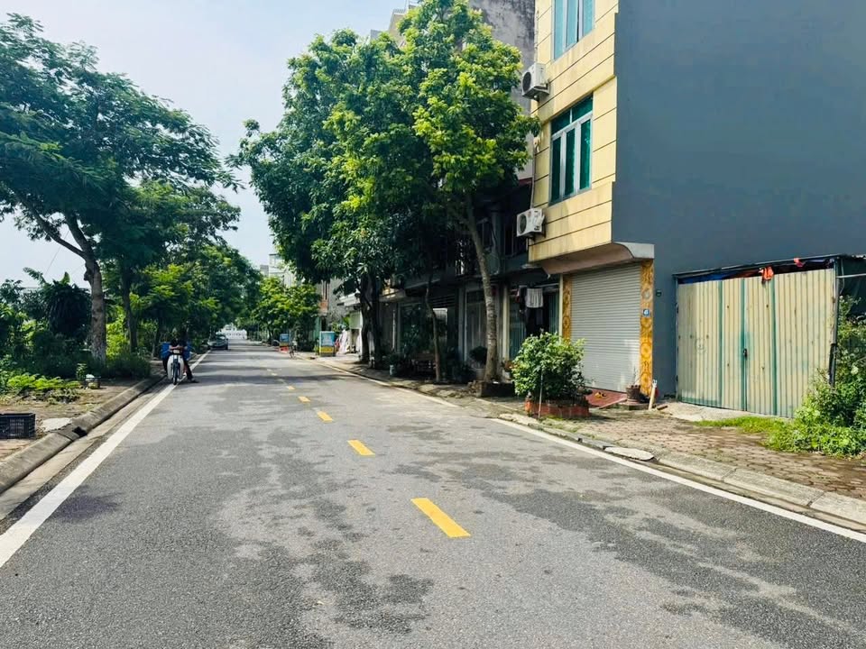 FrontHouse TDC Giang Biên, Việt Hưng 40m² giá 10.2 tỷ - Đầu tư hấp dẫn ngay trung tâm!