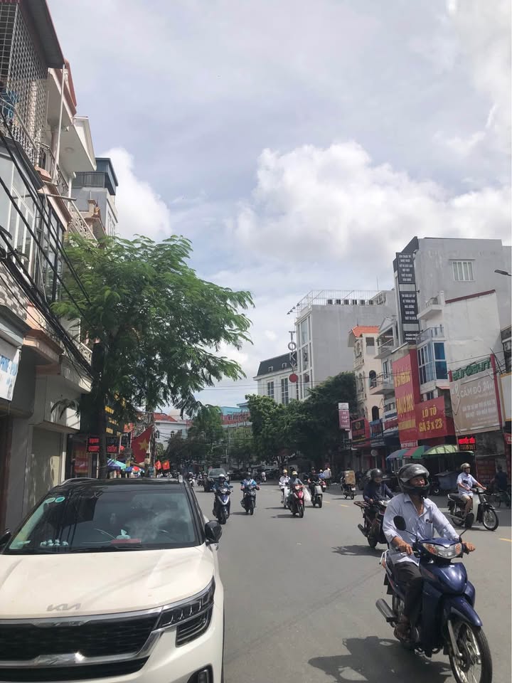 Nhà mặt đường Trần Nguyên Hãn, 75m² giá 12.75 tỷ - Chính chủ, sổ đỏ