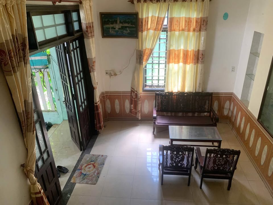 Nhà 2 tầng kiệt ô tô tránh nhau tại Xuân Hoà, 127m² giá 2.98 tỷ - Tiện ích đầy đủ!