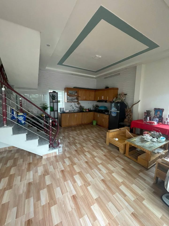 Nhà 3 tầng Tràng Cát 40m² giá 1.8 tỷ - Ô tô vào tận sân, thương lượng ngay!