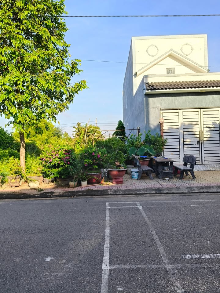 Đất thổ cư mặt tiền đường nhựa Phú Long, 100m² giá 1.05 tỷ - Cơ hội đầu tư tuyệt vời!