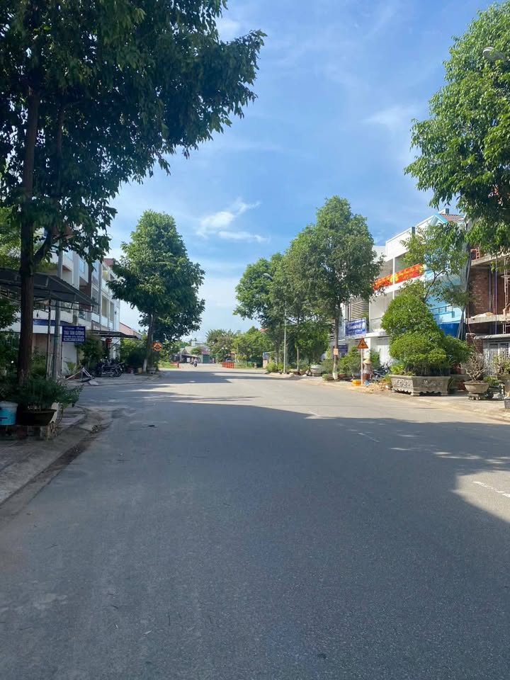 Nhà mặt tiền Trần Thủ Độ, Quảng Ngãi 100m² giá 4.5 tỷ - Kinh doanh thuận lợi!