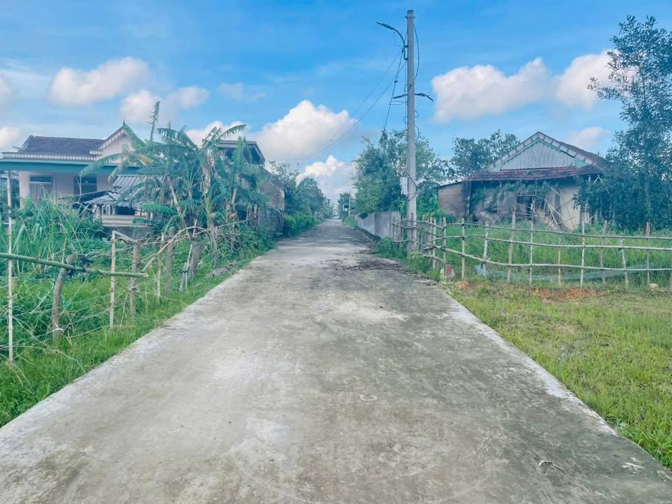 Bán lô đất thôn Việt Yên, xã Thạch Xuân 594m² giá 1.1 tỷ - Đường bê tông rộng rãi!