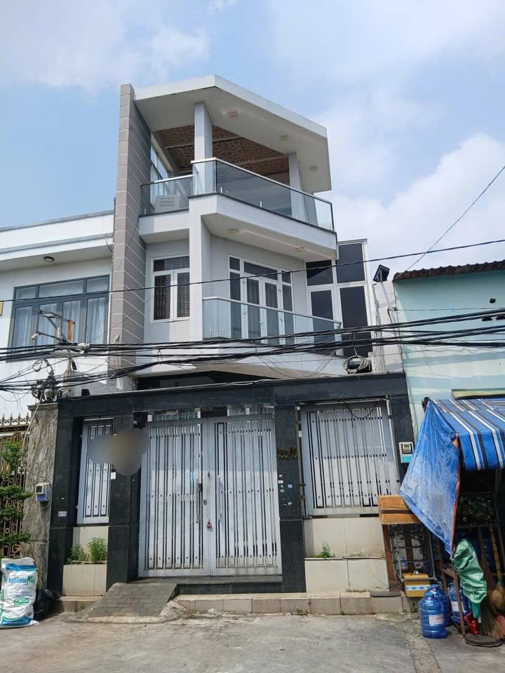 Nhà cho thuê quận Bình Tân 108m² giá chỉ 13 triệu - Hẻm thông rộng, đầy đủ tiện nghi!
