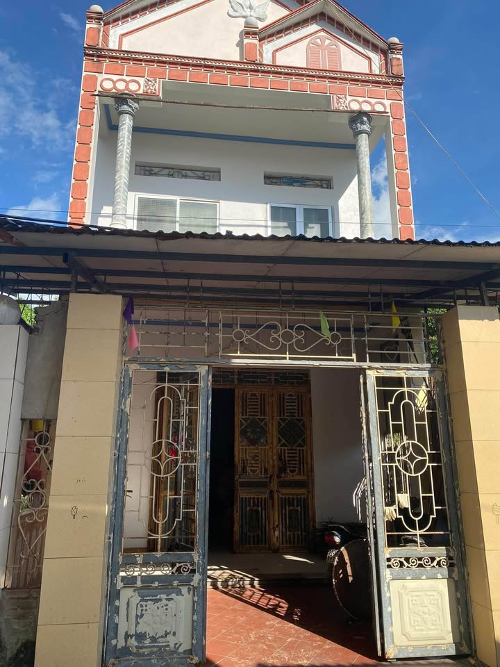 Nhà 2 tầng Tổ 16 Tân Hà, TP Tuyên Quang 105m² giá 2.4 tỷ - Chính chủ cần bán gấp!