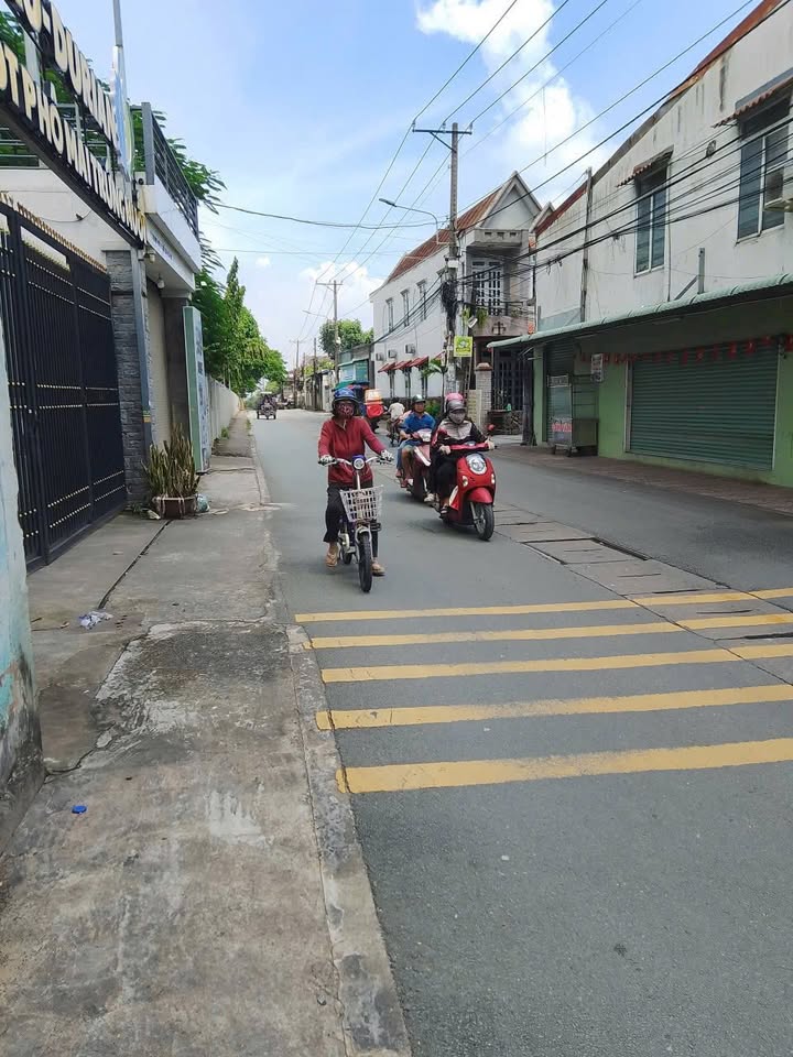 Nhà nguyên căn mặt tiền Giáo xứ Bắc Hải, 143m² giá chỉ 5 triệu/tháng - Thích hợp cho gia đình!