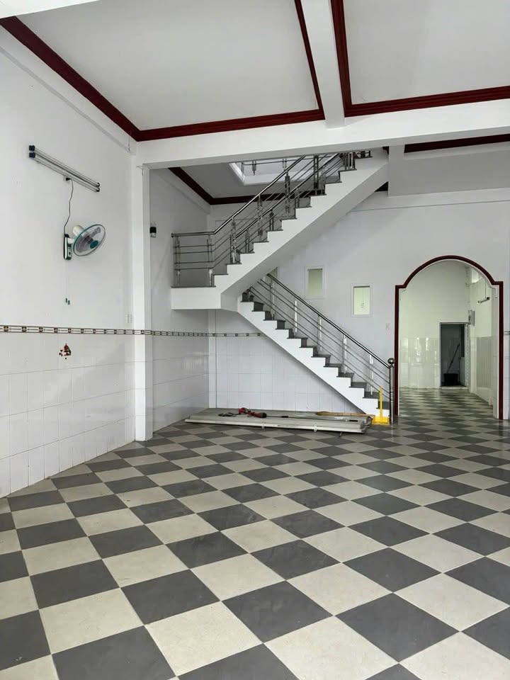 Nhà mặt tiền đường Hùng Vương, Kon Tum 132m² giá 4 tỷ - Kinh doanh thuận lợi!