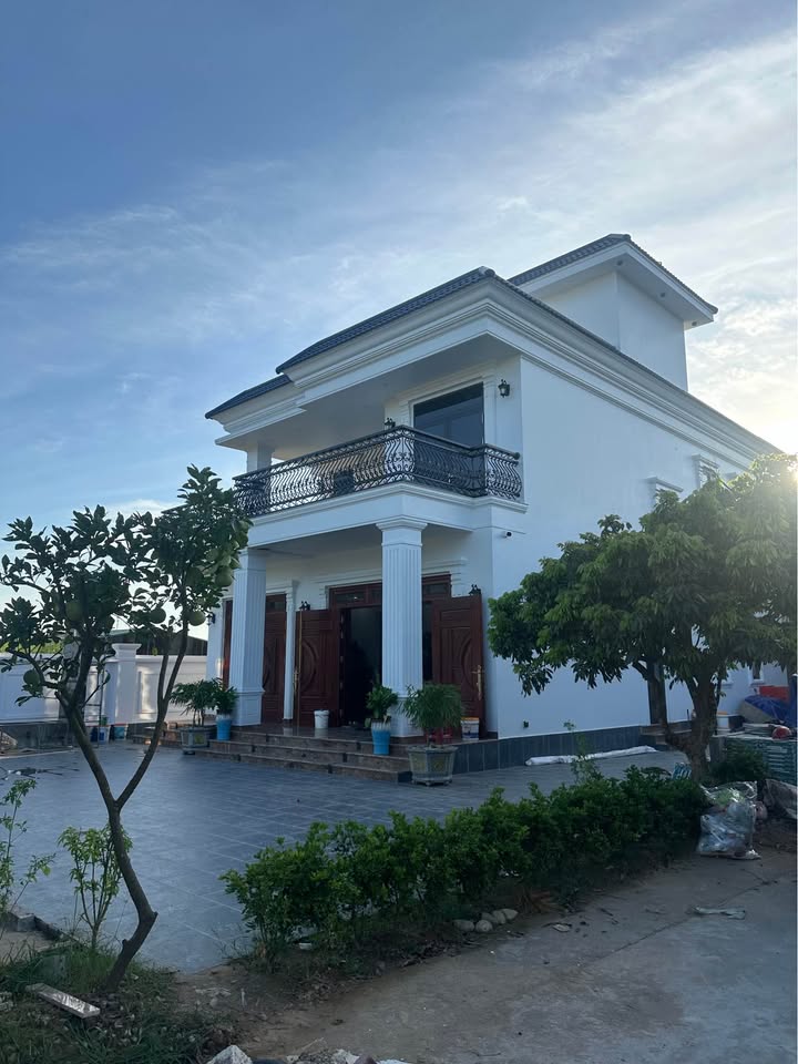 Biệt thự cho thuê tại km3, phường Hải Yên, 300m² - Tiện nghi và sang trọng!