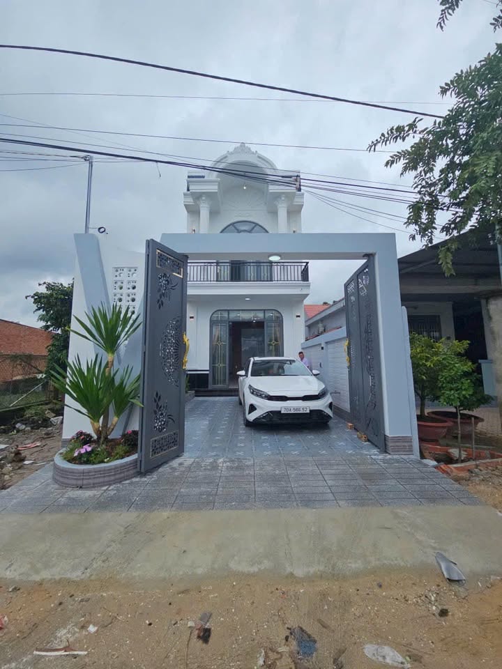 Nhà 1 trệt 1 lầu tại Ninh Thạnh, Tây Ninh 115m² giá 2.25 tỷ - Tặng nội thất cao cấp!