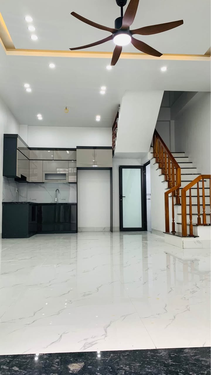 Bán nhà 3 tầng tại Phường Trần Lãm, Thái Bình - Diện tích 42m², giá 2 tỷ, thiết kế hiện đại!