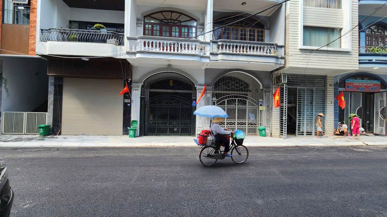 Nhà mặt phố Hải Bình, Hạ Long 67m² giá 11 tỷ - Khu vực sầm uất, chính chủ bán!