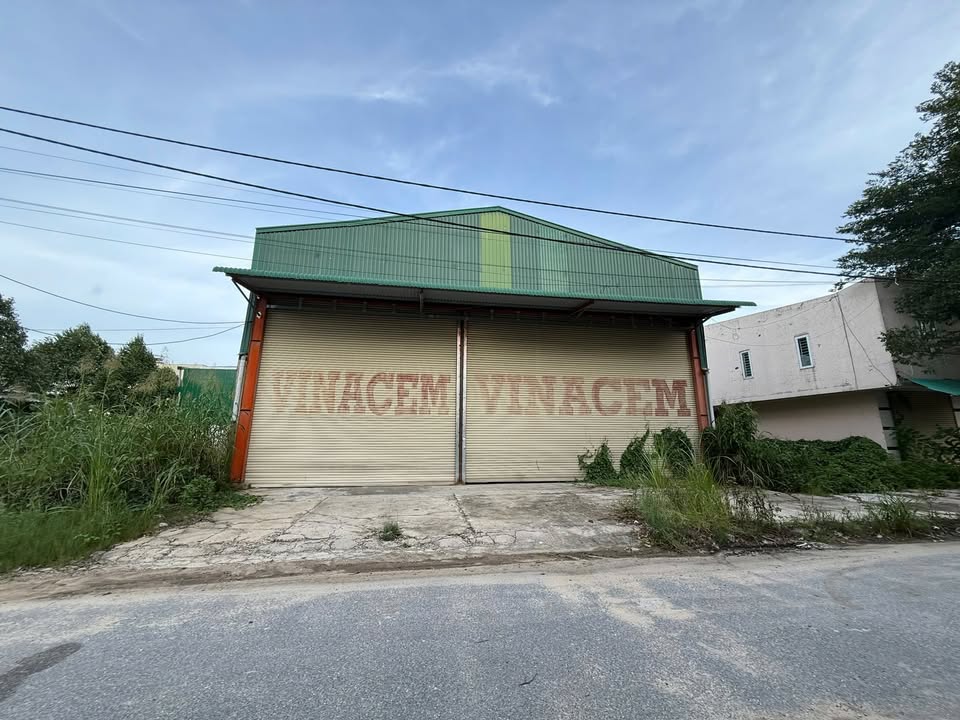 Nhà kho chắc chắn 318m² ngay chợ đầu mối nông sản - Chỉ 4.2 tỷ!