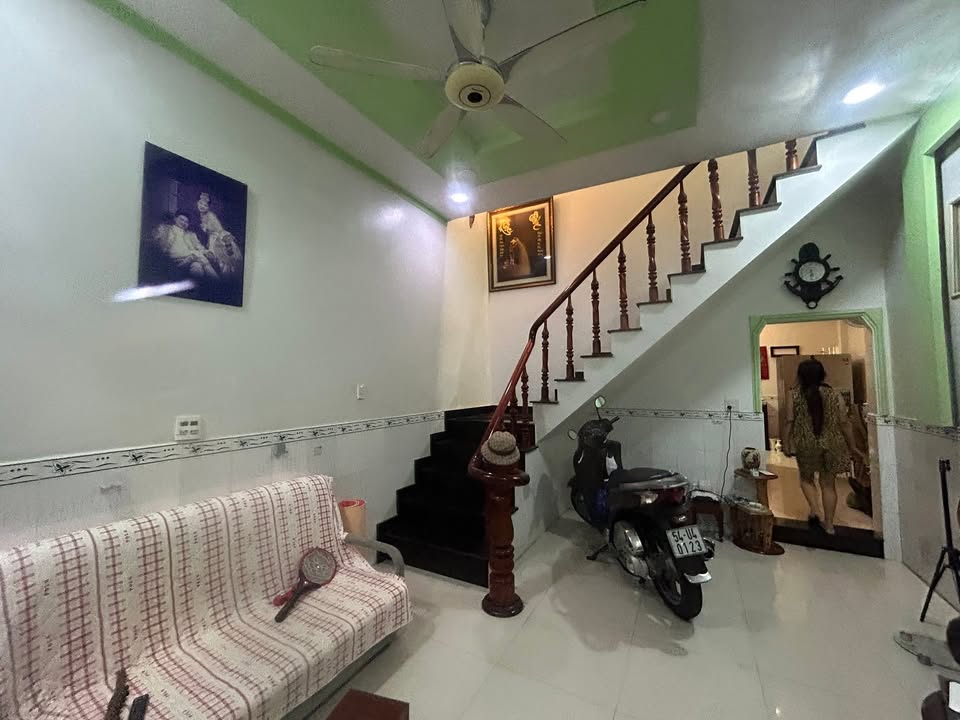 Nhà lầu 100m² Phan Thiết - Giá 3.5 tỷ - Thương lượng ngay!