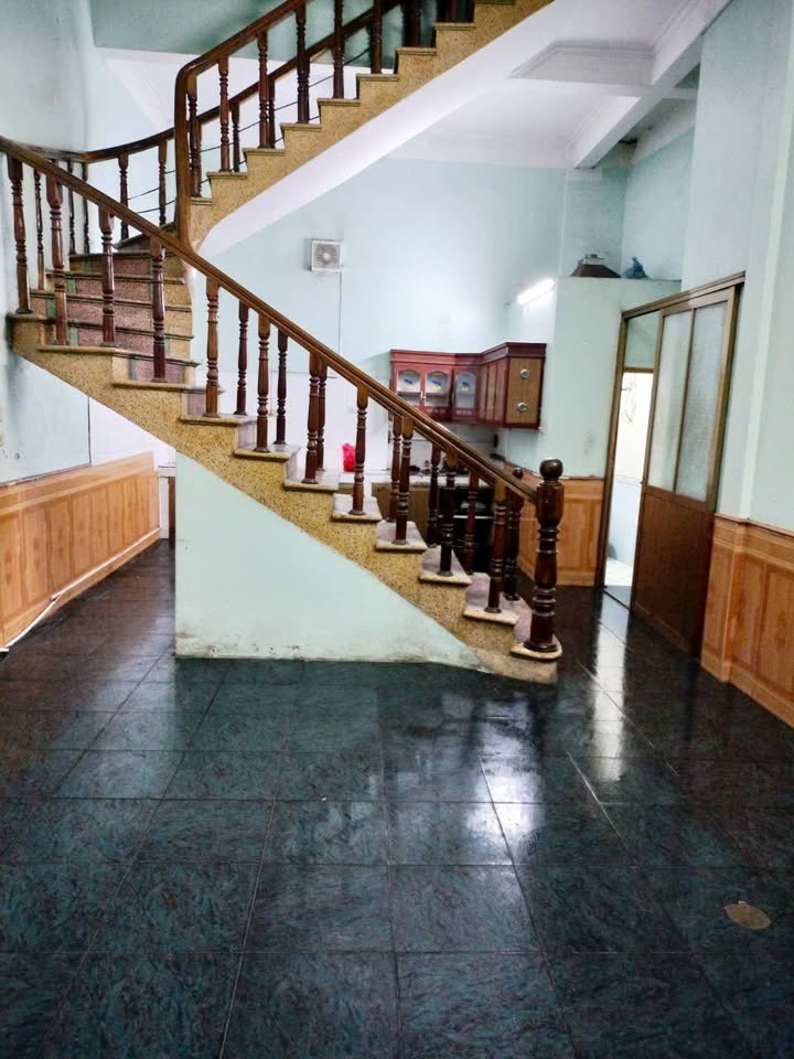 Nhà cho thuê 2,5 tầng Cẩm Thành 3 triệu 500 - Gần chợ, trường học, tiện kinh doanh!