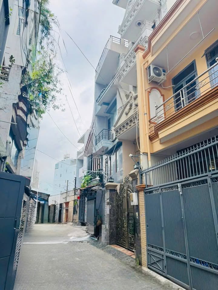 Nhà phố Tân Bình 95m² giá 14 tỷ - Vài bước ra mặt tiền!