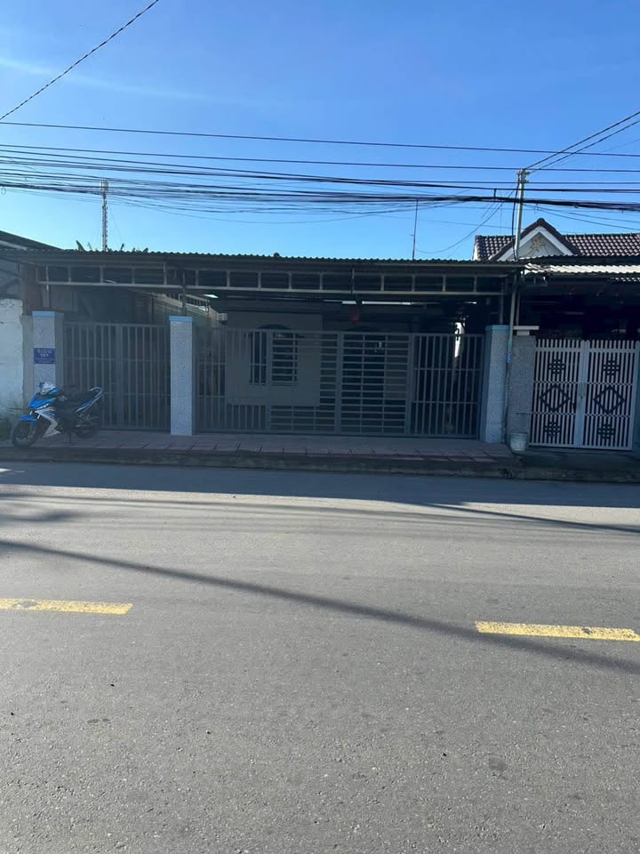 Nhà nguyên căn mặt tiền Đồng Khởi Nha Trang 250m² giá 4 triệu - Kinh doanh thuận lợi!