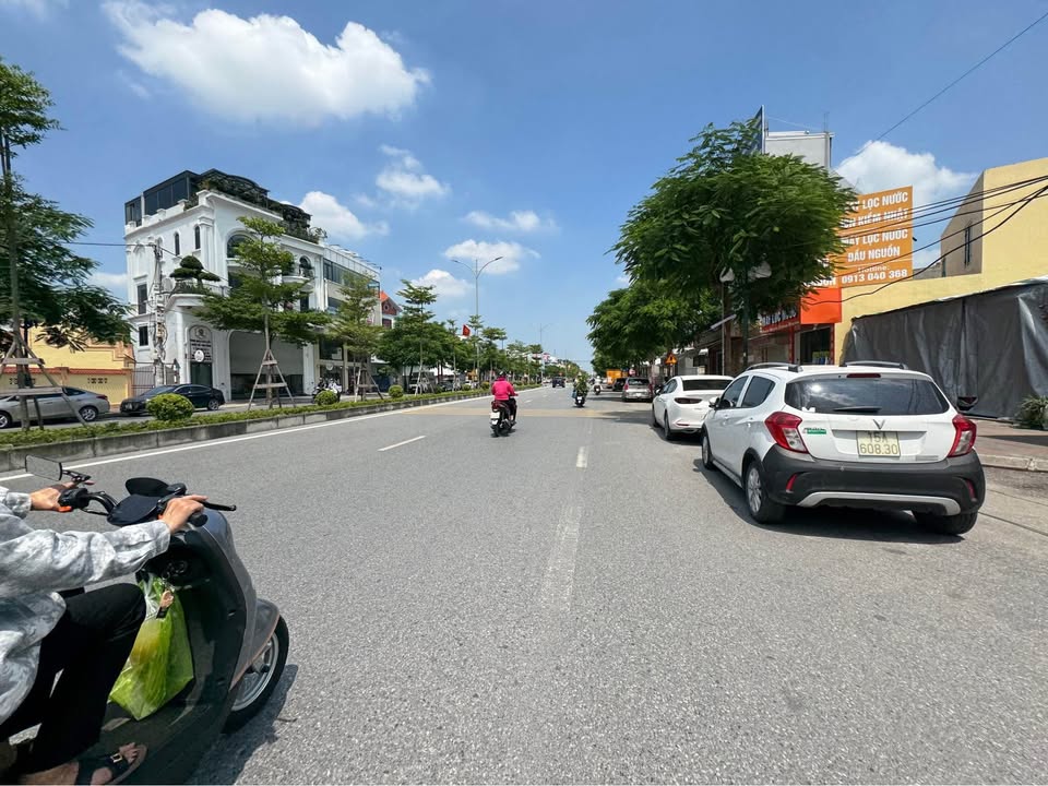 Đất mặt đường Hồ Sen, Lê Chân, 100m² giá 20 tỷ - Vị trí đẹp, xây cao tầng!