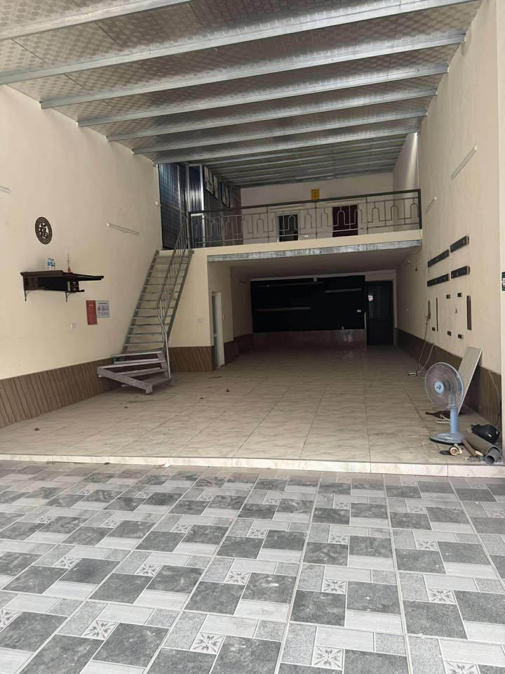 Nhà cho thuê Giải Phóng 400m² giá 15 triệu - Phù hợp cho gia đình!