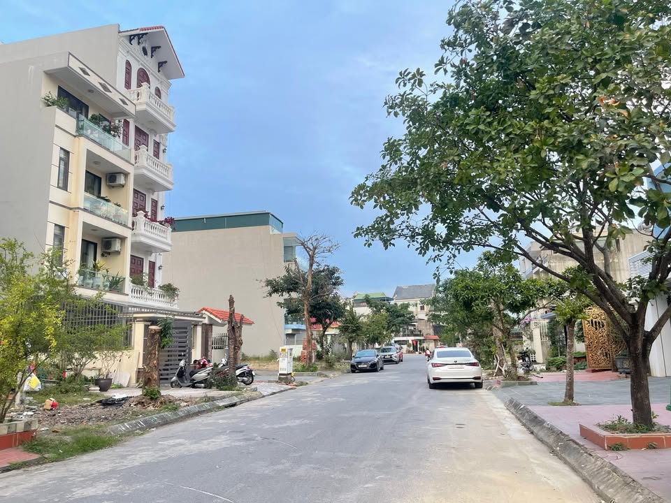 Đất nền KĐT Cột 5-8 Hạ Long 118m² - Vị trí đắc địa gần biển!