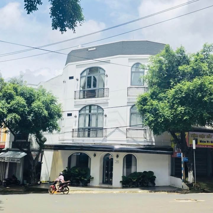 Nhà mặt tiền kinh doanh góc Phạm Ngũ Lão - Nguyễn Thị Minh Khai, 140m² chỉ 6.68 tỷ!